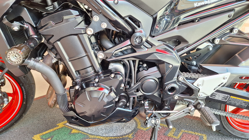 Kawasaki Z Vermelho