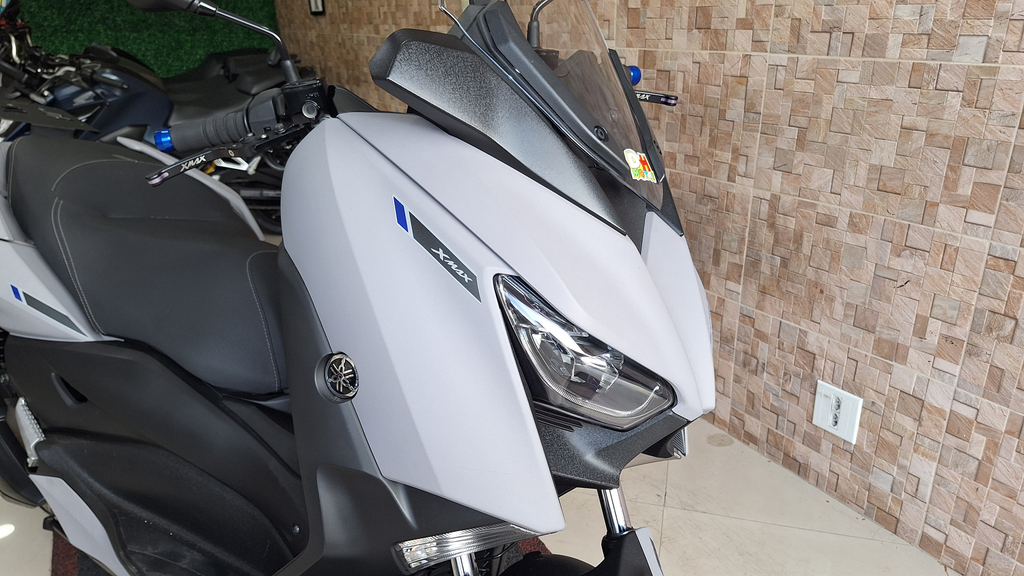 Yamaha XMAX Cinza