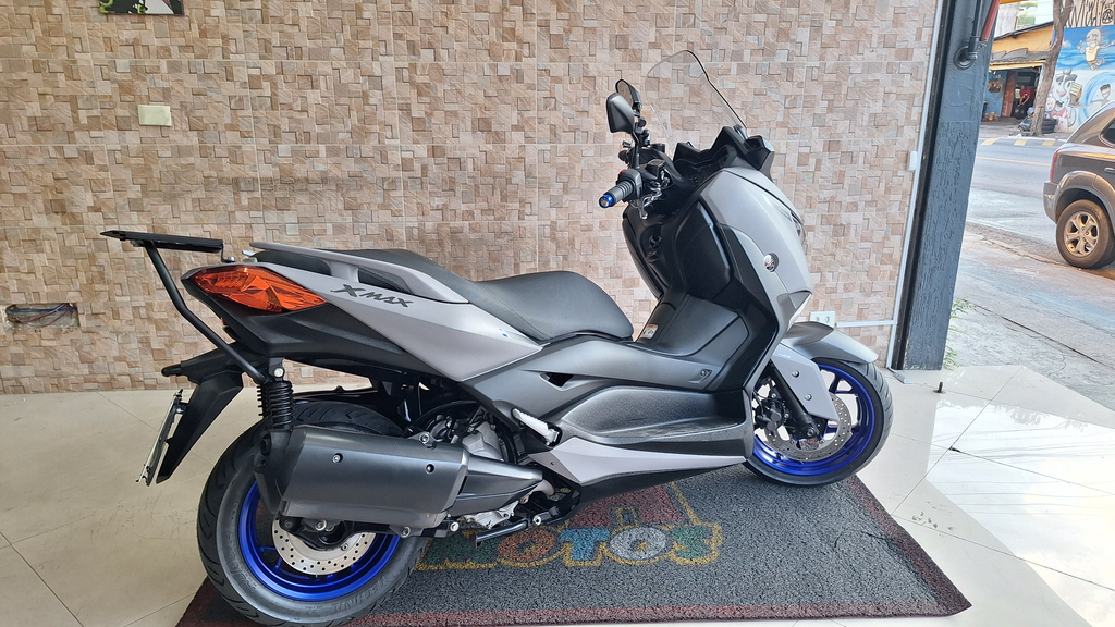Yamaha XMAX Cinza