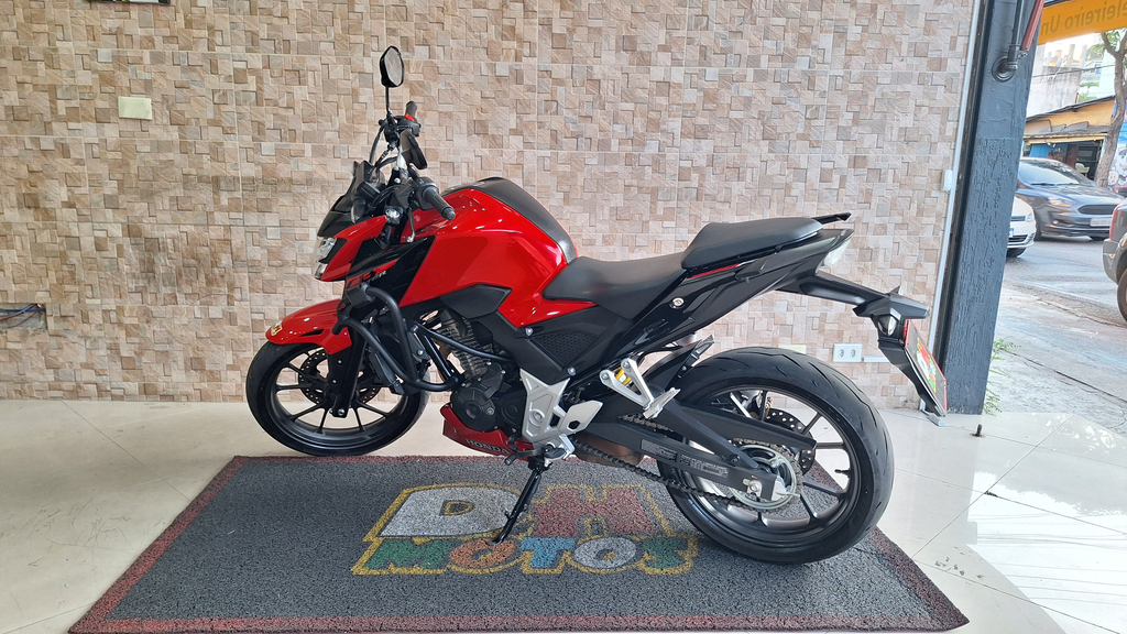 Honda CB 300F Vermelho
