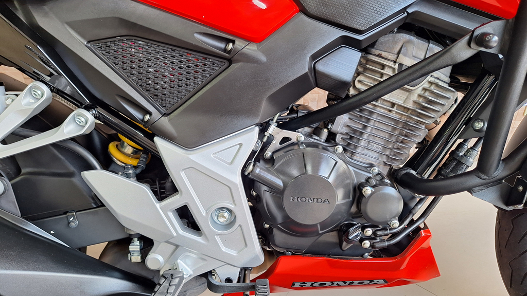 Honda CB 300F Vermelho