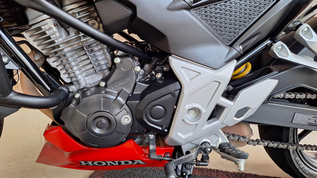 Honda CB 300F Vermelho