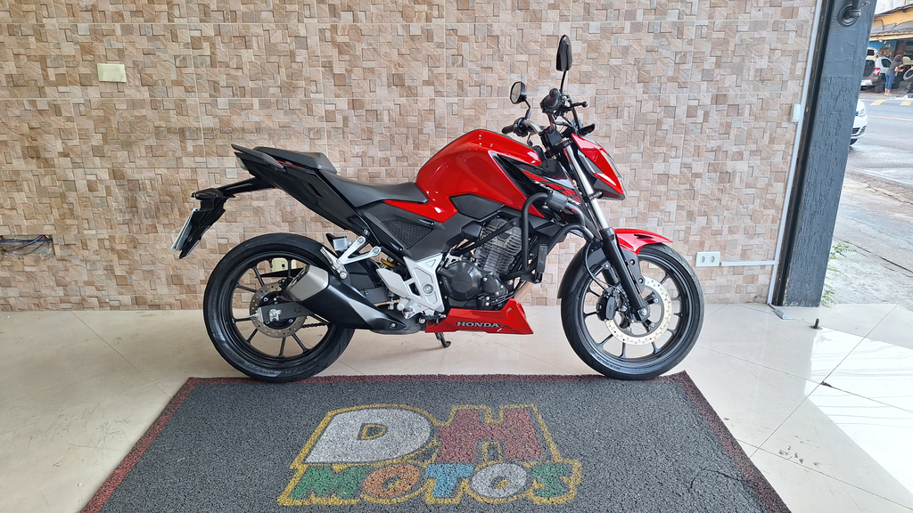 Honda CB 300F Vermelho