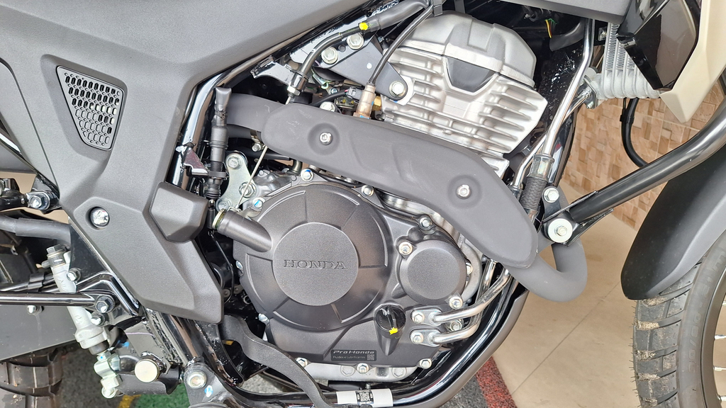 Honda SAHARA 300 Bege