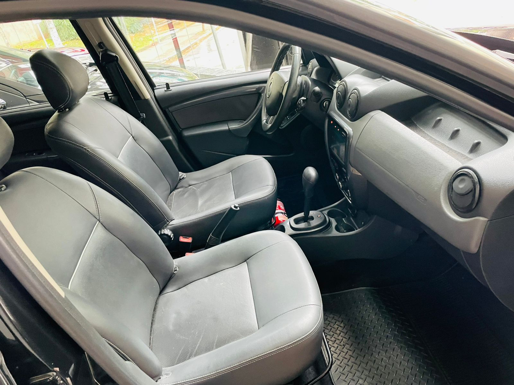 Renault Duster Preto