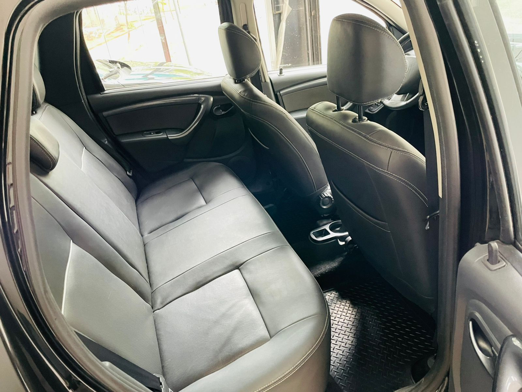 Renault Duster Preto