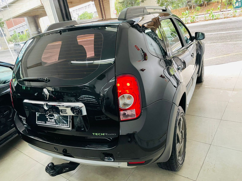 Renault Duster Preto