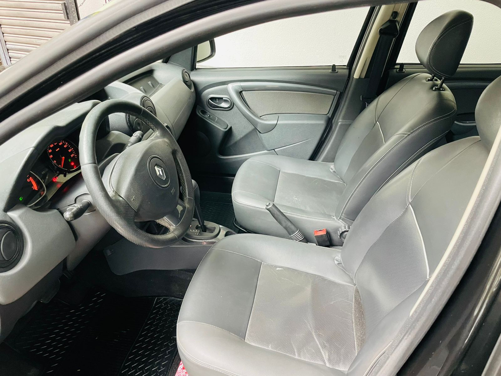 Renault Duster Preto