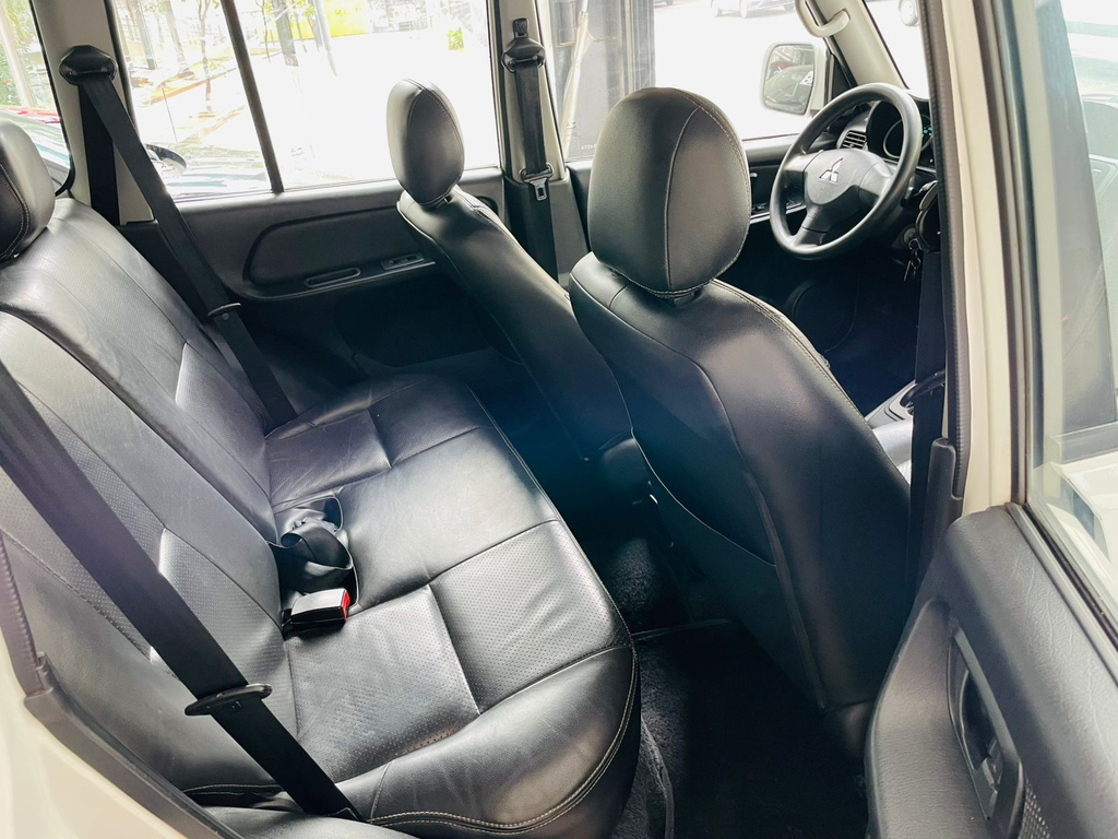 Mitsubishi Pajero TR4 Branco