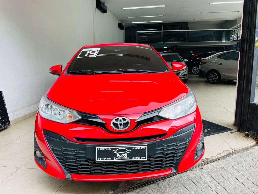 Toyota Yaris Hatch Vermelho