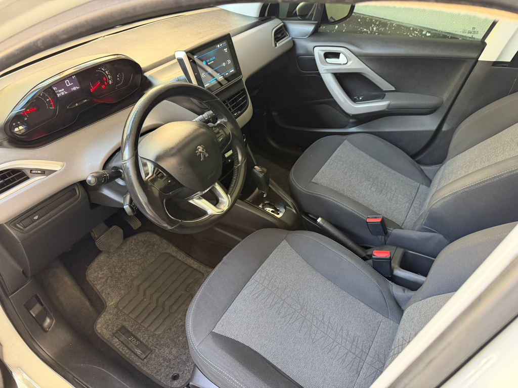 Peugeot 208 Branco