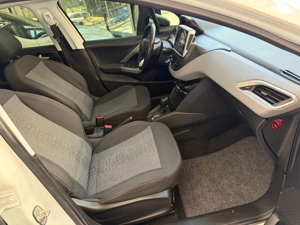 Peugeot 208 Branco