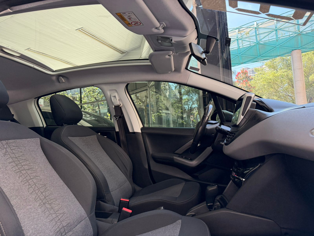 Peugeot 208 Branco