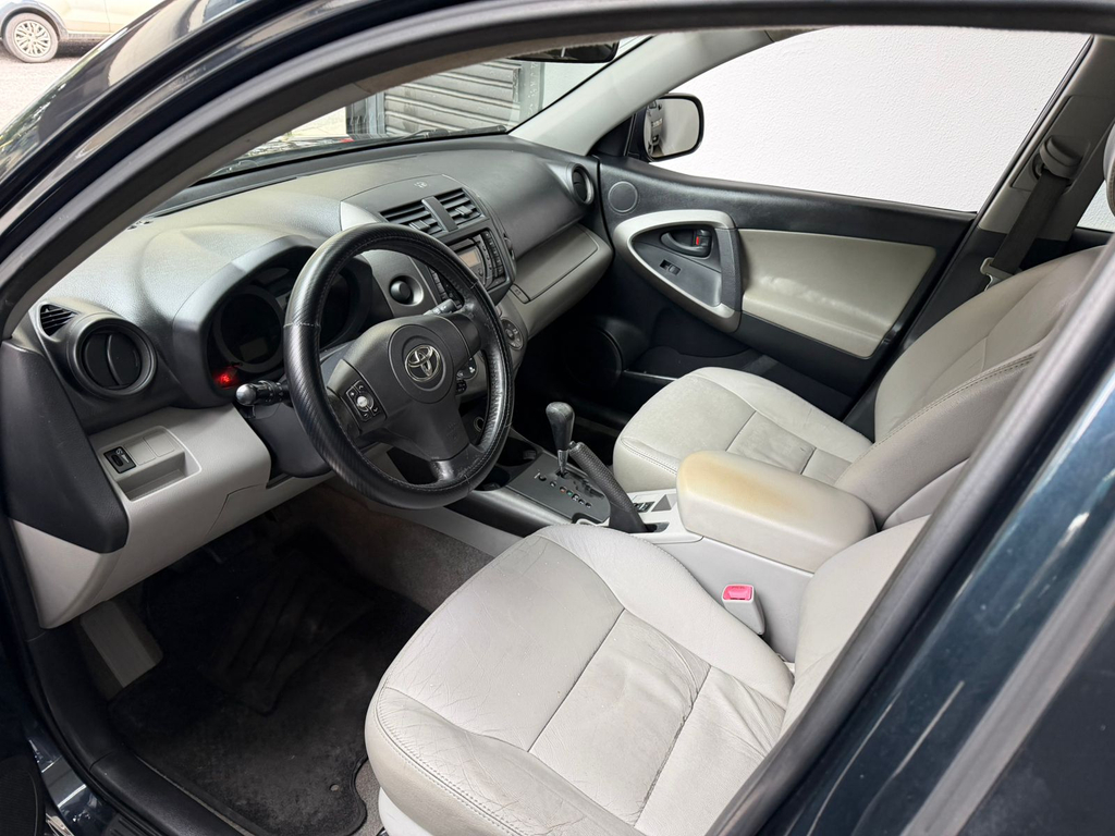 Toyota RAV4 Preto
