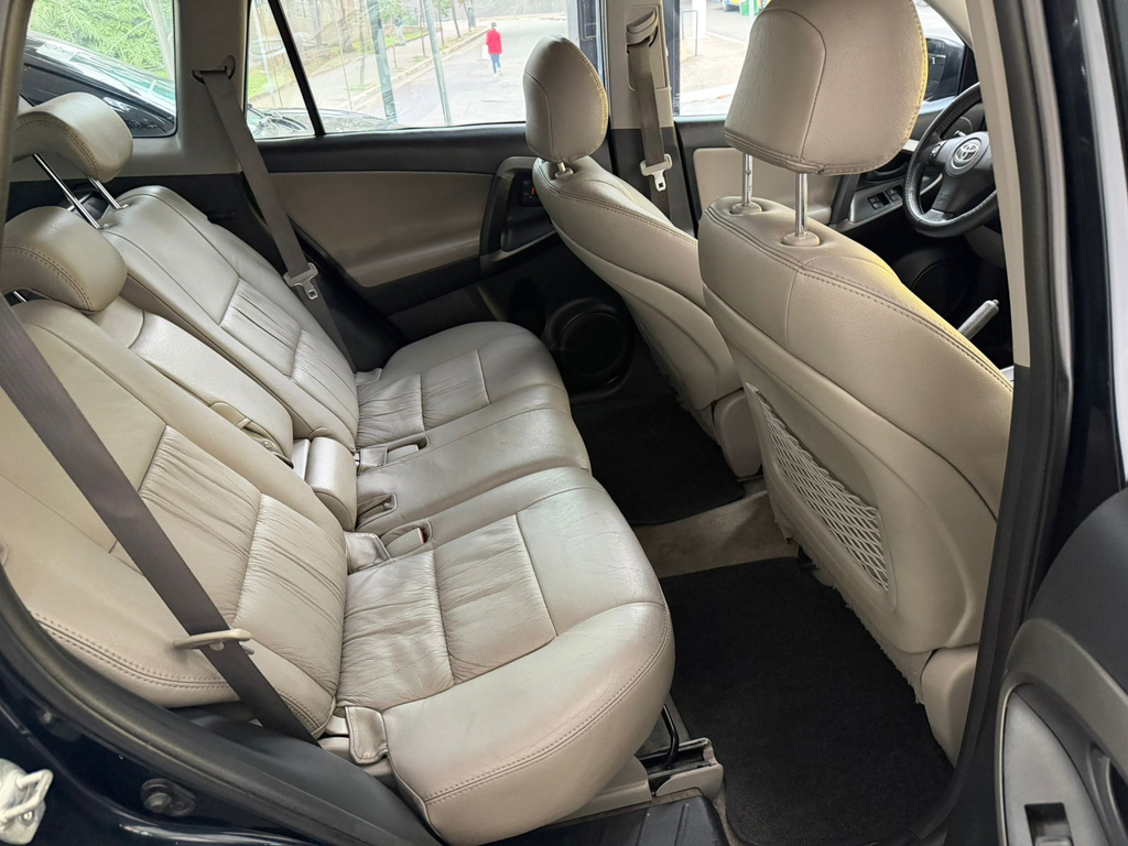 Toyota RAV4 Preto