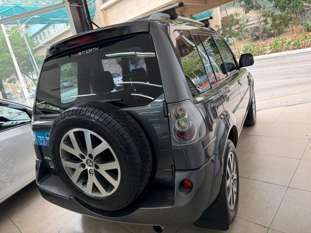 Mitsubishi Pajero TR4 Cinza