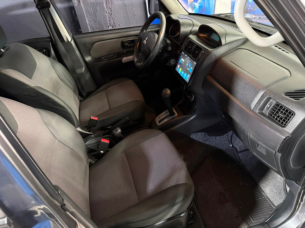 Mitsubishi Pajero TR4 Cinza