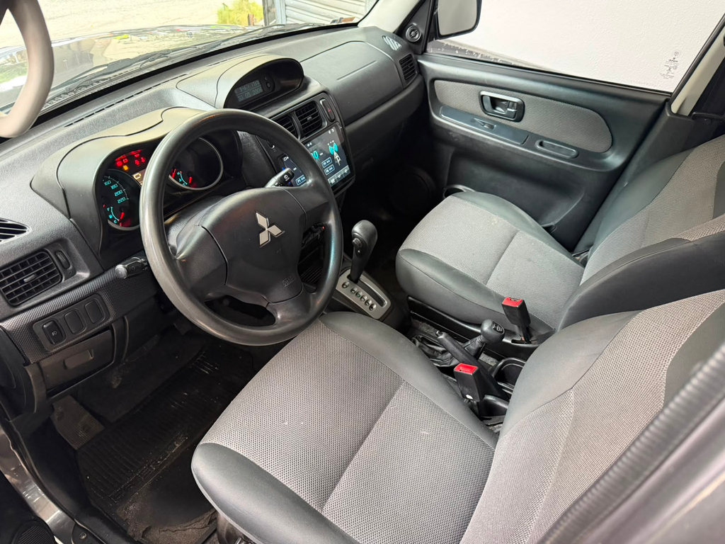 Mitsubishi Pajero TR4 Cinza