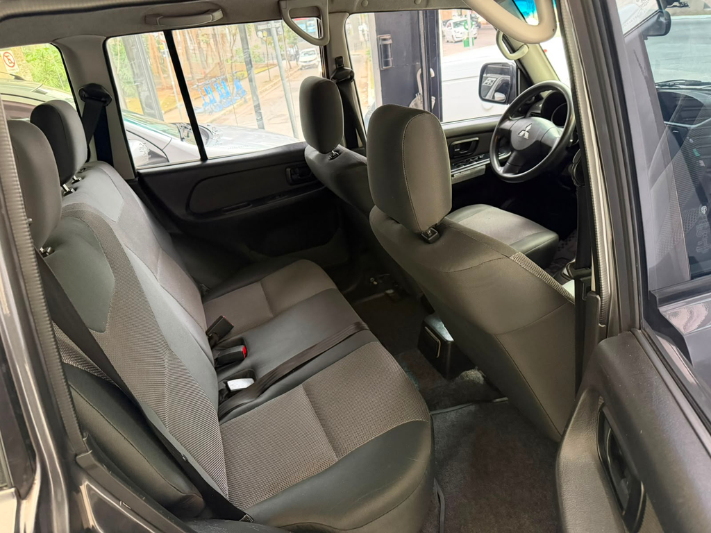 Mitsubishi Pajero TR4 Cinza