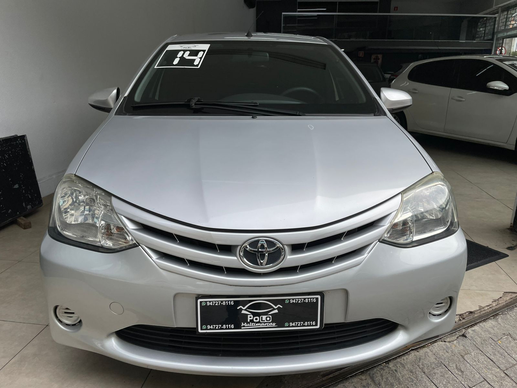 Toyota Etios Hatch Prata