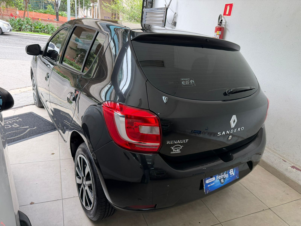 Renault Sandero Preto