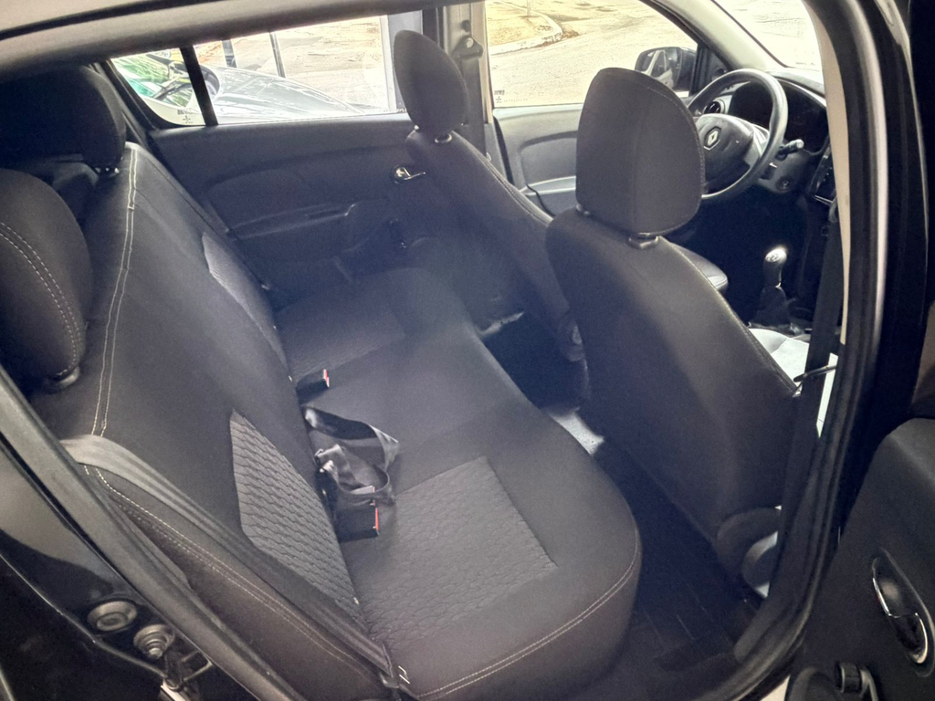 Renault Sandero Preto