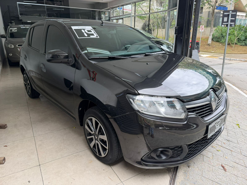 Renault Sandero Preto