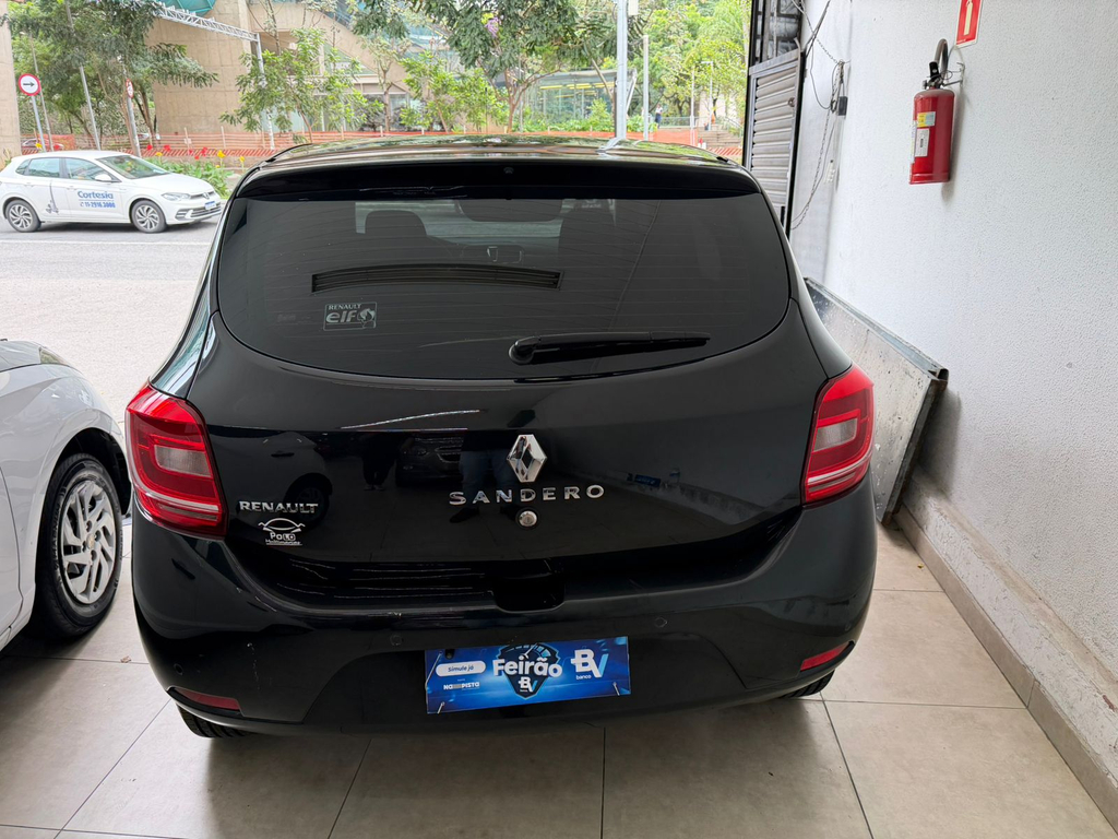 Renault Sandero Preto