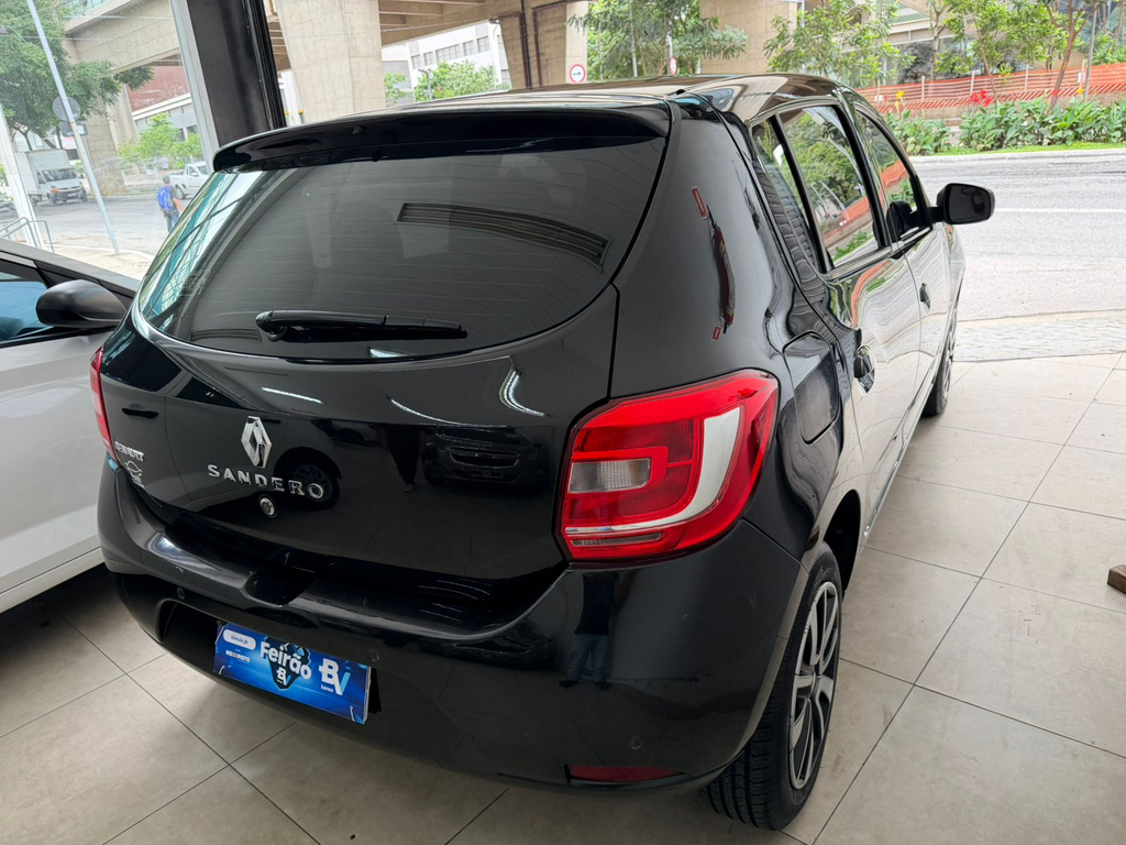 Renault Sandero Preto