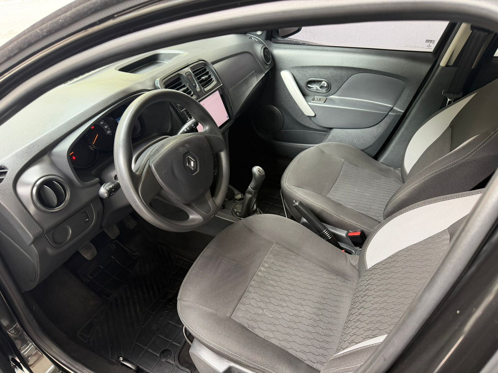 Renault Sandero Preto