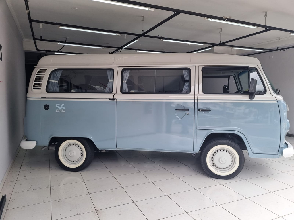 Volkswagen Kombi Branco