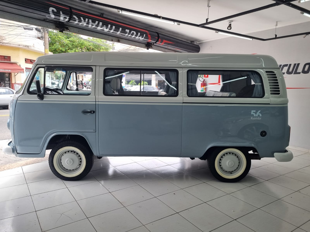 Volkswagen Kombi Branco