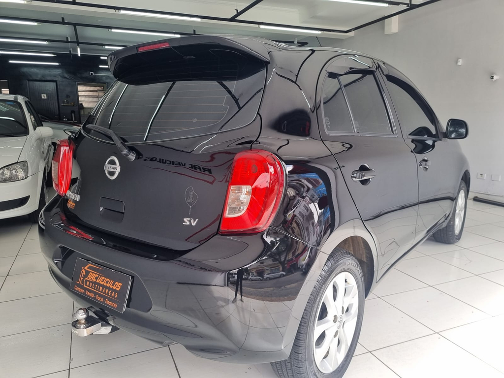 Nissan March Preto
