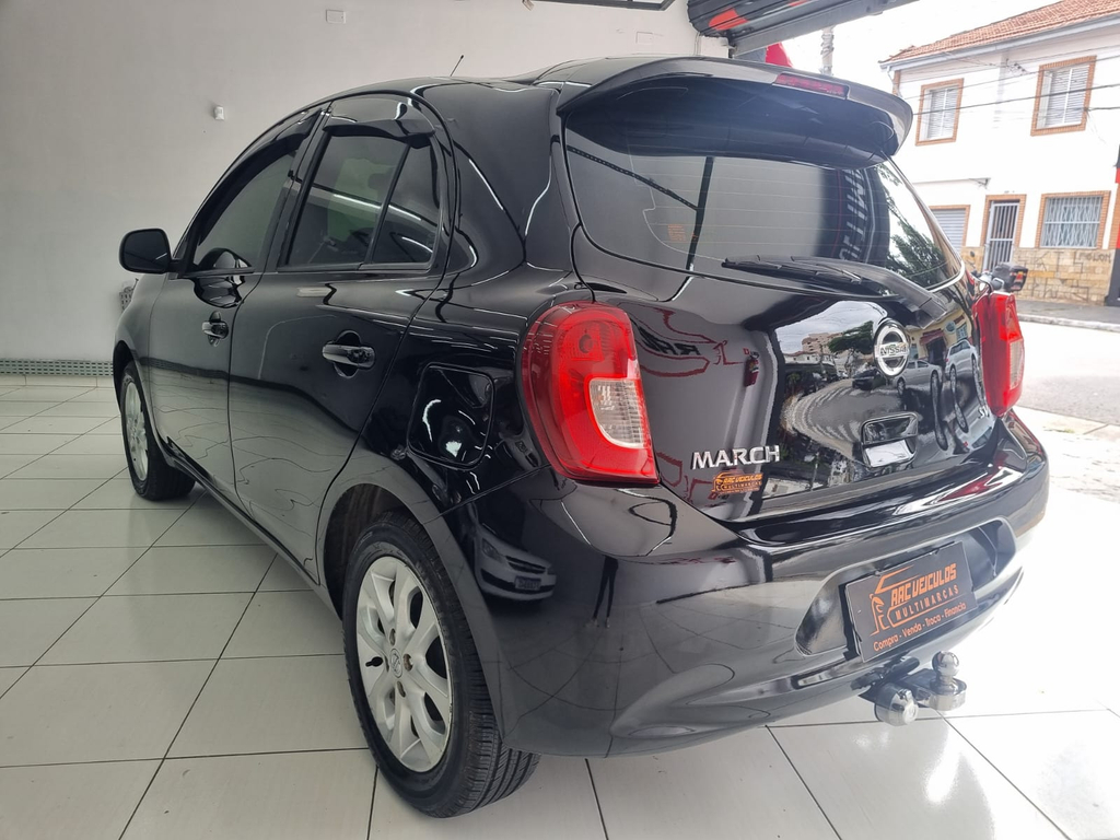 Nissan March Preto