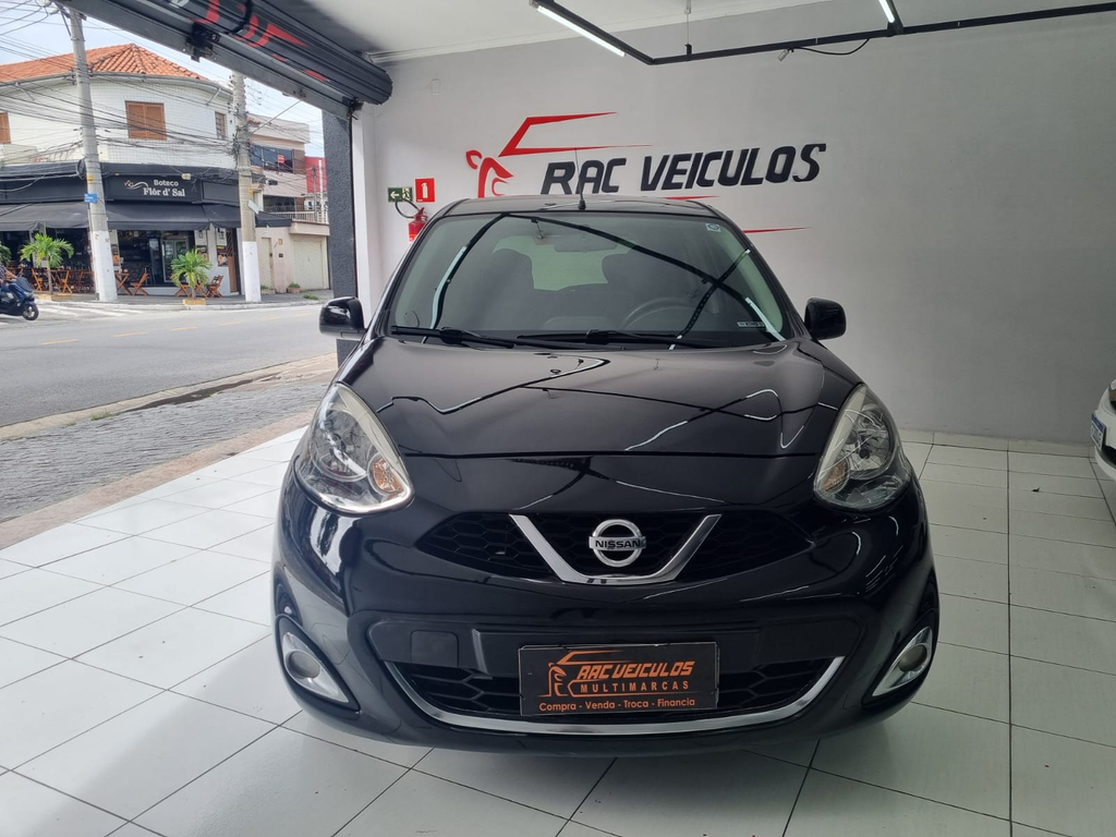 Nissan March Preto