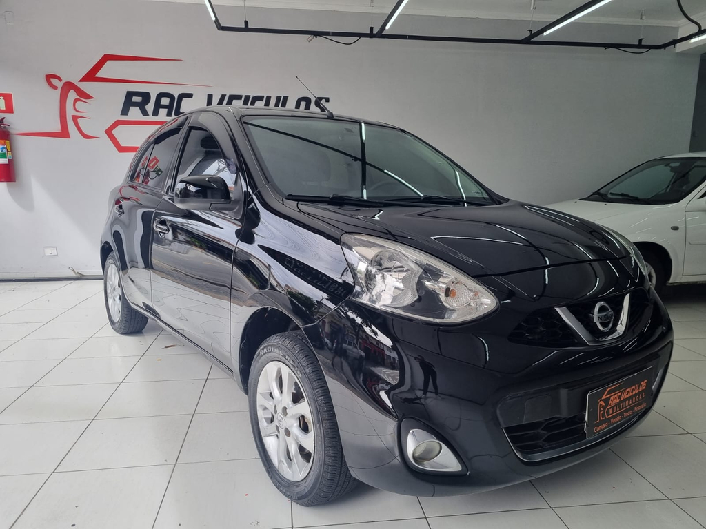 Nissan March Preto