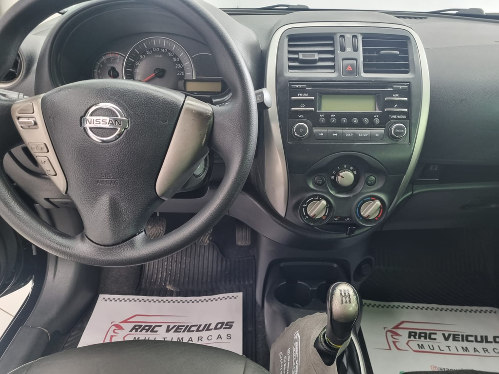 Nissan March Preto