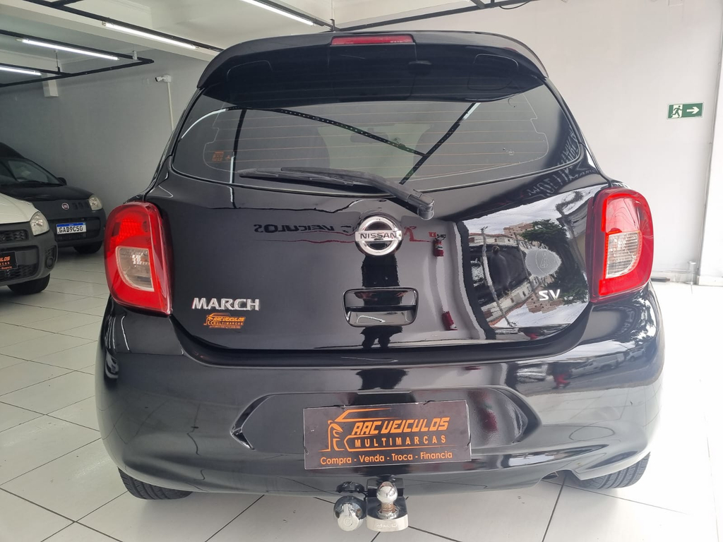 Nissan March Preto