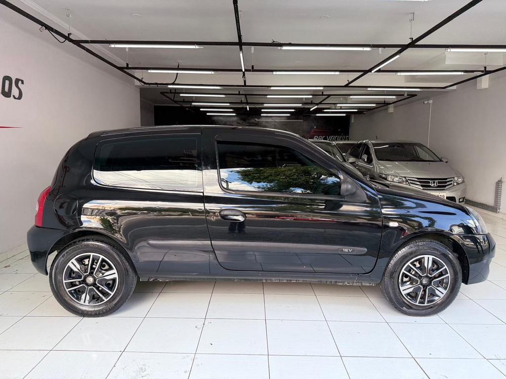 Renault Clio Preto