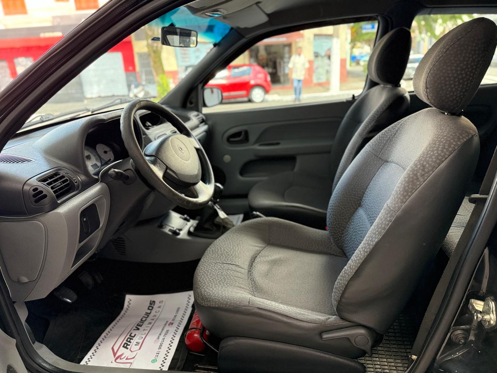 Renault Clio Preto