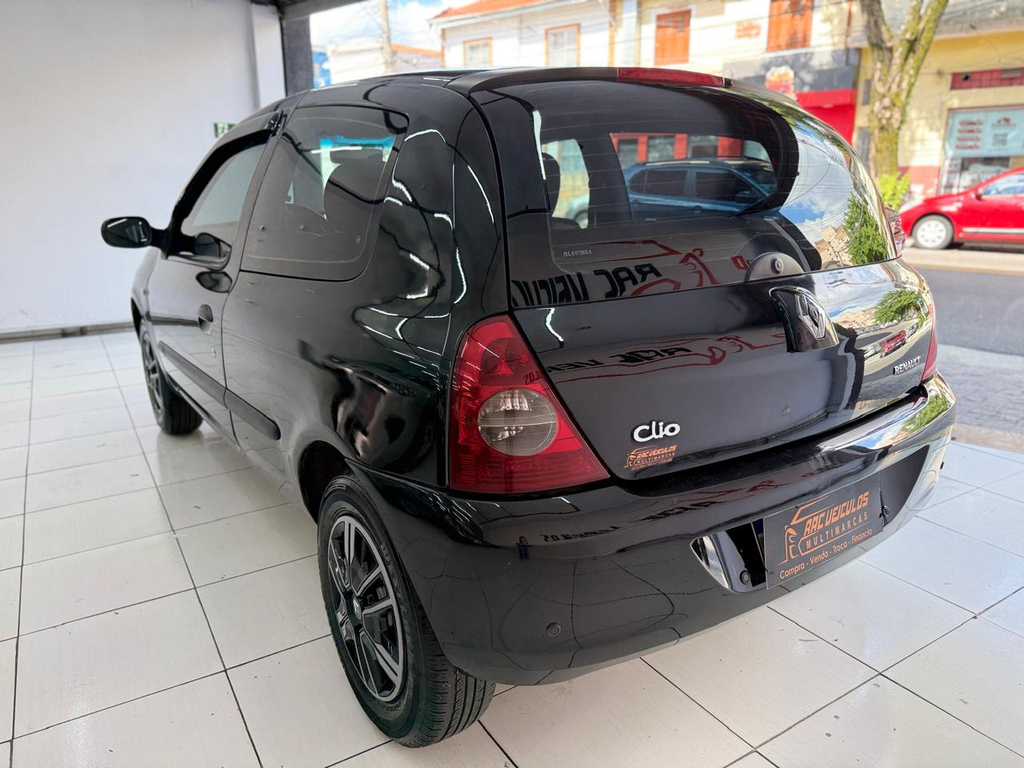 Renault Clio Preto