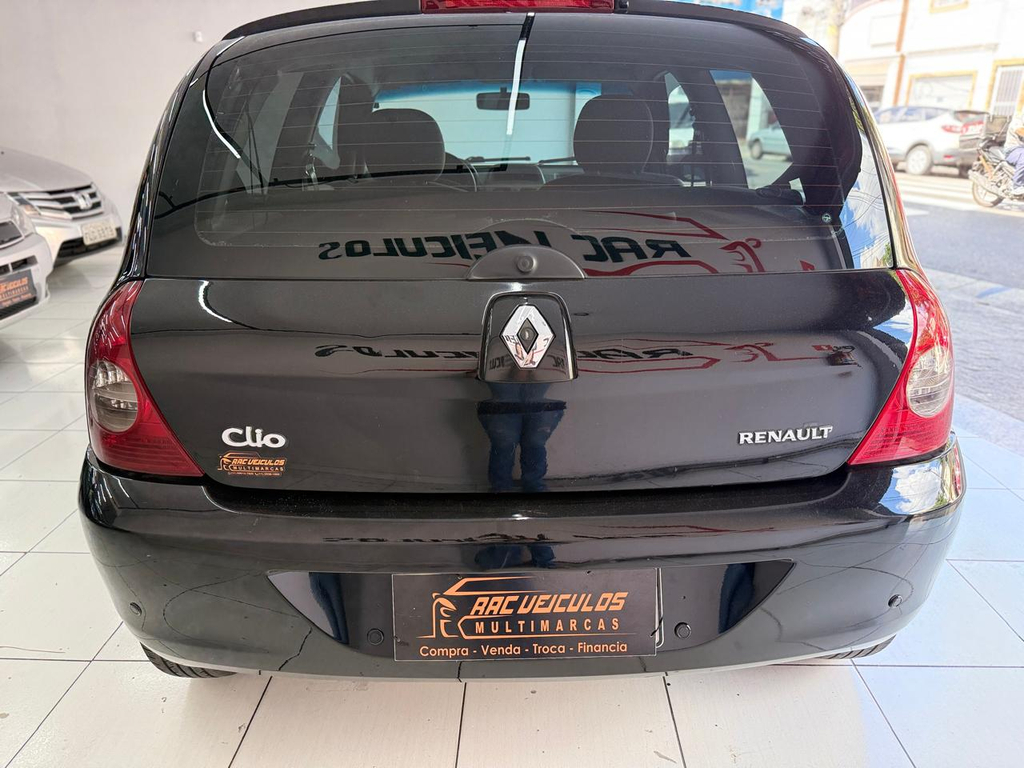 Renault Clio Preto