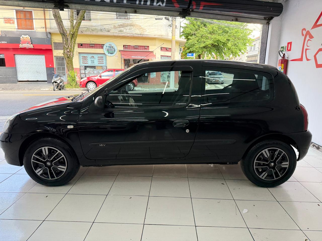 Renault Clio Preto