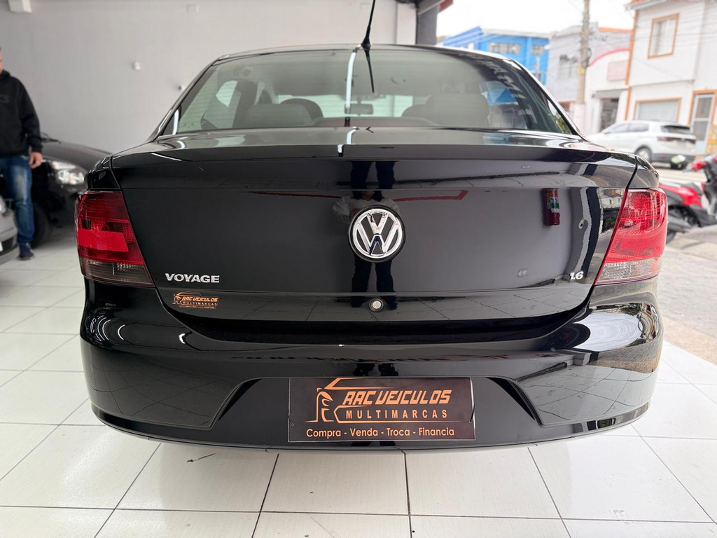 Volkswagen Voyage Preto