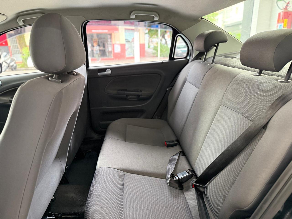 Volkswagen Voyage Preto