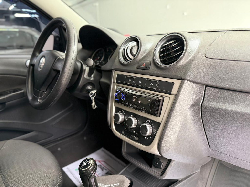 Volkswagen Voyage Preto