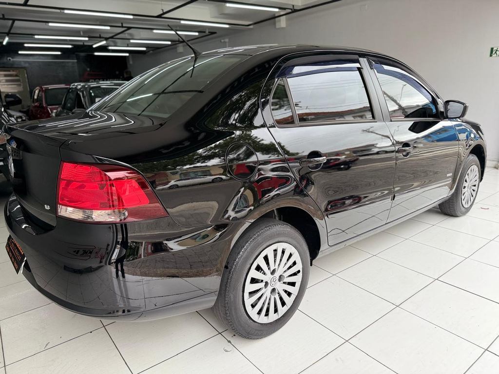 Volkswagen Voyage Preto
