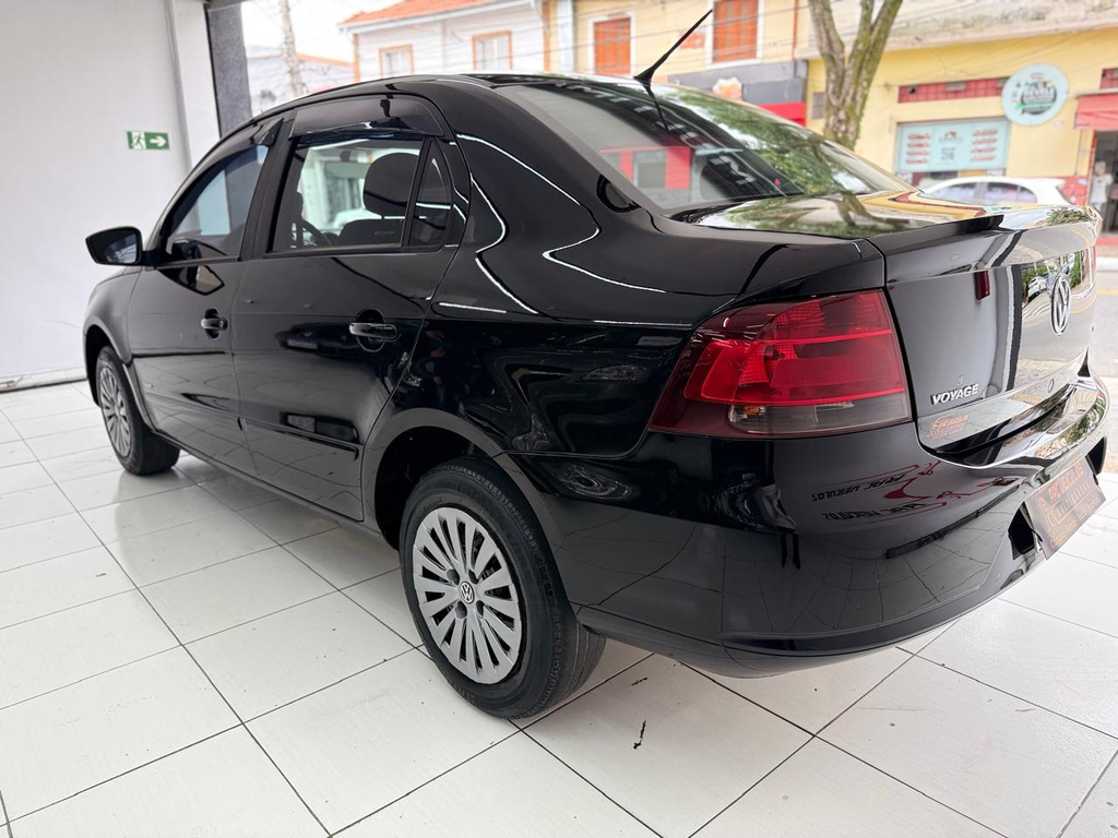 Volkswagen Voyage Preto