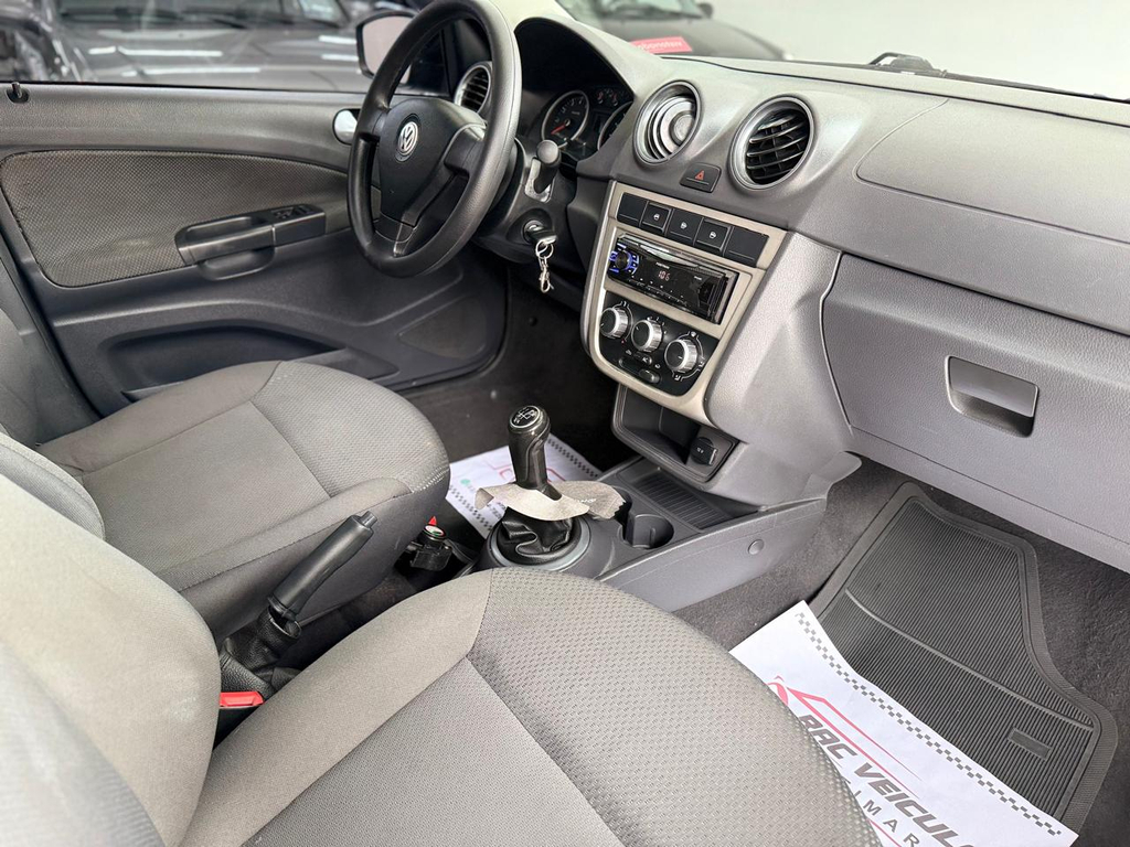 Volkswagen Voyage Preto
