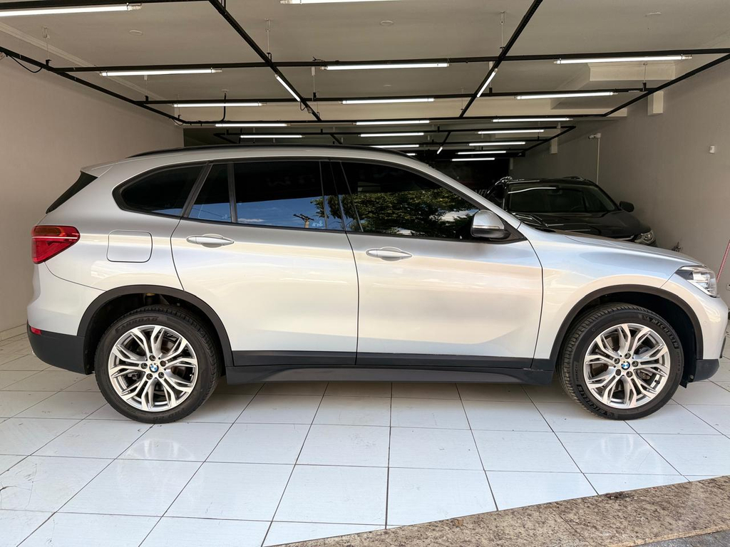 BMW X1 Prata